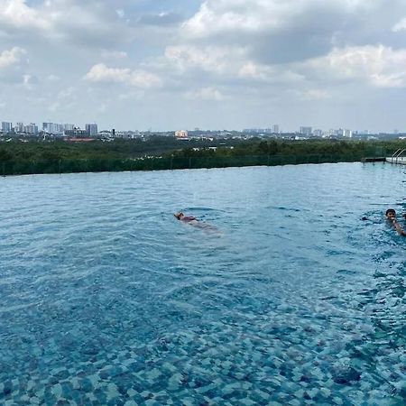 Homenest Jb City Poolview Suite By Cozy Home Johor Bahru Exteriér fotografie
