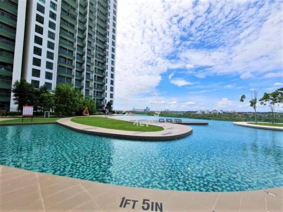 Homenest Jb City Poolview Suite By Cozy Home Johor Bahru Exteriér fotografie