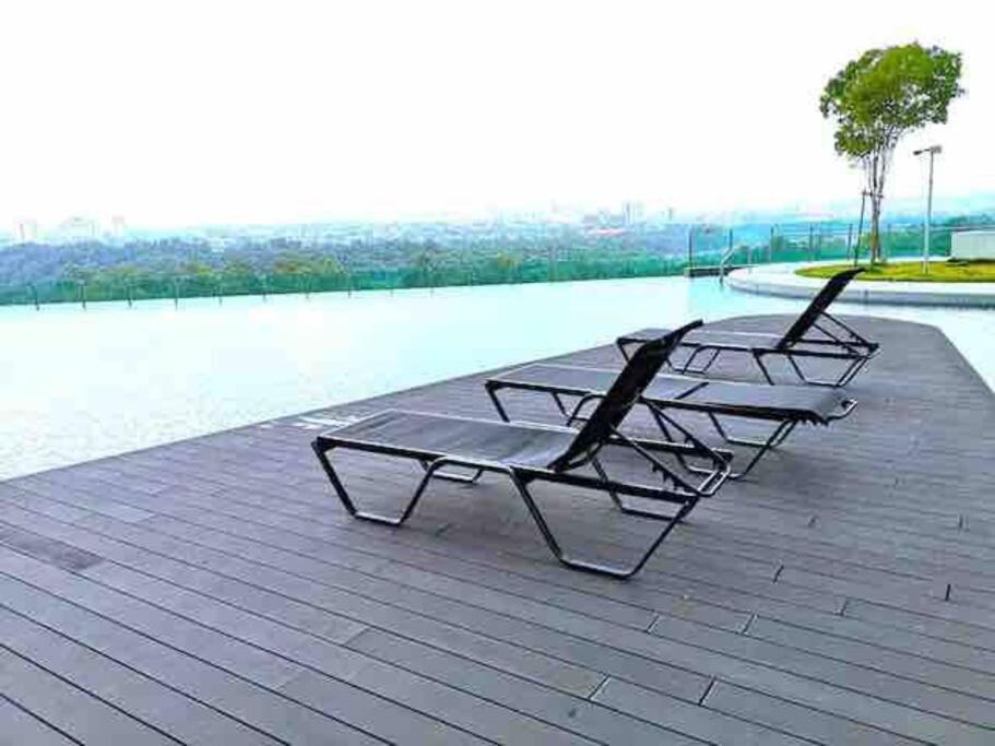 Homenest Jb City Poolview Suite By Cozy Home Johor Bahru Exteriér fotografie