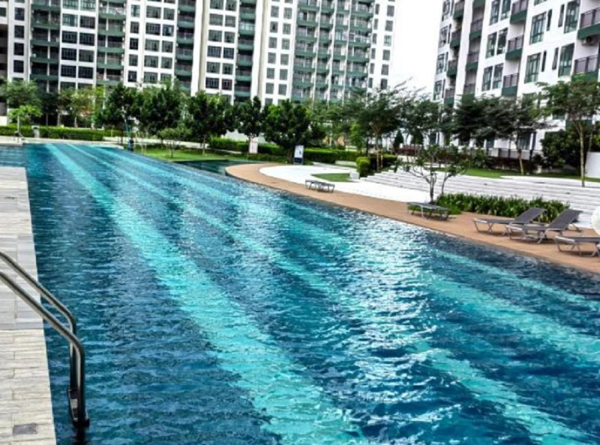 Homenest Jb City Poolview Suite By Cozy Home Johor Bahru Exteriér fotografie