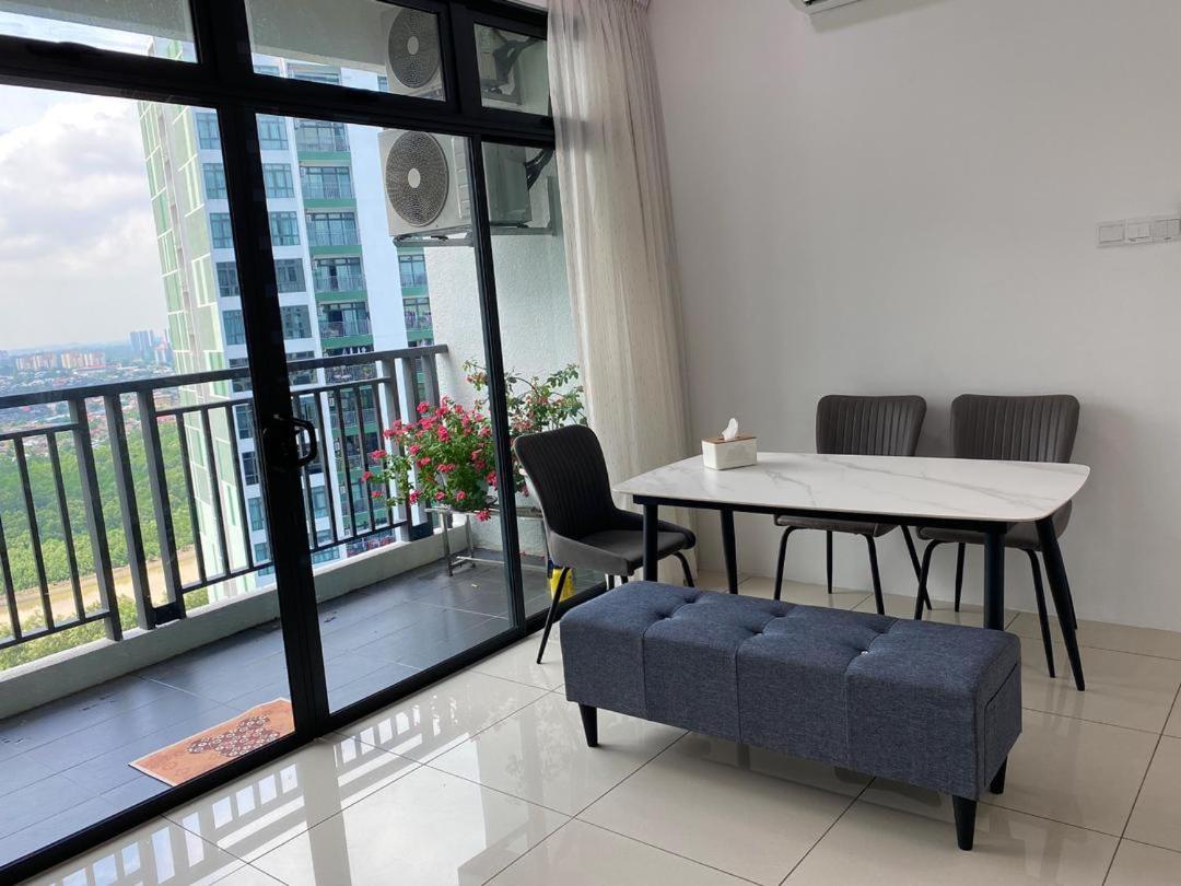 Homenest Jb City Poolview Suite By Cozy Home Johor Bahru Exteriér fotografie